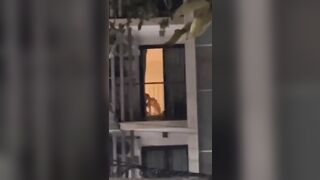 Hàng xóm mở cửa sổ địt nhau cưỡi cặc điên loạn dâm đãng vkl