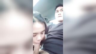 Gái xinh xắn bú mút buồi anh trên ô tô