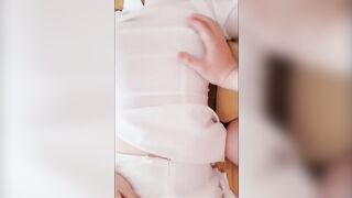 Mò vú và bướm cô nữ sinh mặc áo dài