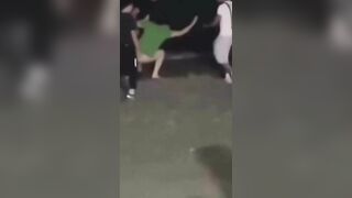 Cả gan đụ vợ bạn giữa bãi biển bị đánh hội đồng là xứng đáng.