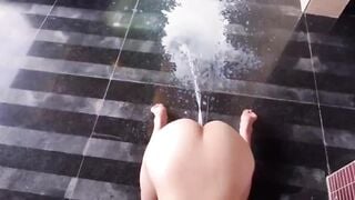 1 em gái việt sống trong khu tự trị cam bị bơm sữa đầy hậu môn rồi ép bài tiết ra.