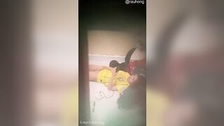 Quay lén nhỏ e họ mới học về coi fim sex thủ dâm