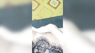 Em gái dâm đãng nứng lồn móc cực hăng
