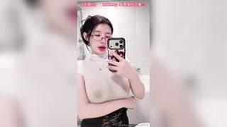 Ko Xem phí đời trai, Gái Xinh Vú To LỒN MÚP KO LÔNG, vào WC Bóp vú móc lồn live sex