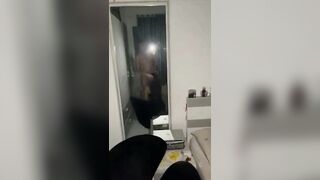 Nửa đêm nứng quá nên sang phòng chị kế xả tinh