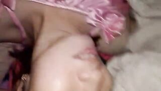 Gái hư chồng đi làm đêm liền gọi nhân tình về nhà bú lồn rồi đụ luôn cho nóng.