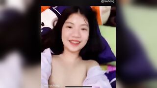 Nhìn nuốt ruồi ngay miệng của bé nó là biết dâm cỡ nào rồi