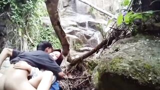dẫn ny thằng bạn thân, ra suối , địt nhau cực mát