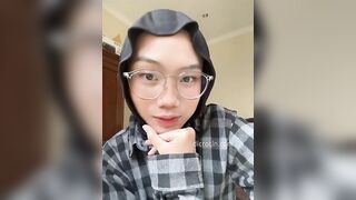 Vú to thủ dâm 400
