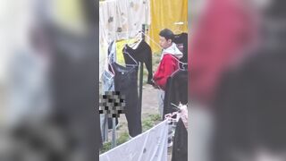 Thanh niên biến thái lấy quần dài của chỉ em thủ dâm