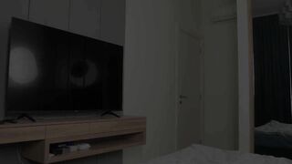 Con riêng quan hệ tình dục với mẹ kế trong khách sạn