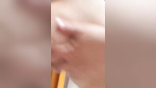 Dượng xuất lên ngực con đi đừng bắn vô trong chồng con biết