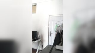 Gái dâm suốt ngày đặt đồ ăn rồi gạ bú cu shipper, mãi cũng có ông dính đòn