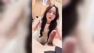 Sang nhà họ hàng chơi còn bị anh họ bắt bú cu