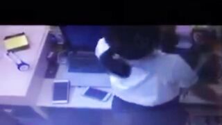 quản lý TGDĐ nghịch lồn em nhân viên trong giờ làm việc - phần 1