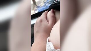Dâm Nữ Vú To, Cho người lạ Bóp nghịch Núm vú To trên xe bus