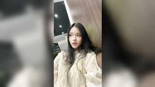 Phương Thảo 2k8 con đĩ lồn múp thích làm slave và tự uống nước đái 2