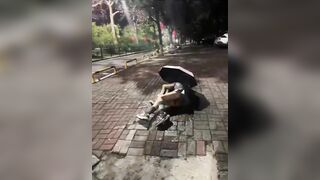 Hot đi nhậu say xong ị trong quần bắn tùm lum giữa đường luôn