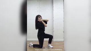 Nhảy đẹp mà thẩm du cũng giỏi, bé hàn này nhìn có vẻ thích khổ dâm