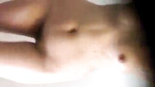 Em xinh tắm 2