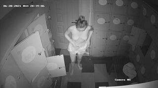 Hack camera phòng thay đồ hồ bơi