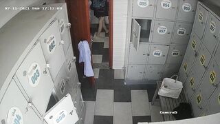 Hack camera phòng thay đồ hồ bơi 3