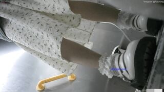 Cam kín quay lén các em teen TQ xinh đẹp đi đái trong nhà vệ sinh công cộng #5