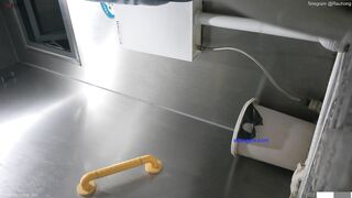 Cam kín quay lén các em teen TQ xinh đẹp đi đái trong nhà vệ sinh công cộng #7