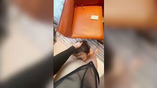 Đánh ghen tàn bạo bà vợ bạo dâm ả nhân tình của chồng rồi bắt ả liếm lồn.