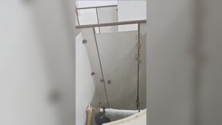 Quay lén cô gái làm gì trong toilet