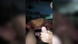 Nửa đêm nứng cặc nhờ con em kế mới lớn qua phòng bú cu