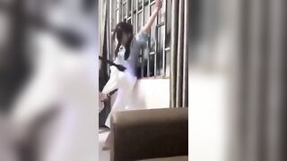 Cuộc sống thực 1 cô gái việt bị dùng roi điện chích thẳng vào lồn.