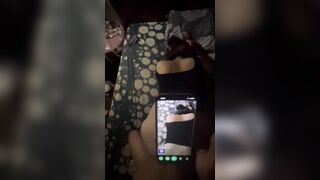 Vừa đụ nhỏ em họ vừa call cho chồng nó xem