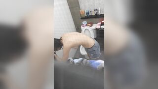 rửa mắt xem bé hàng xóm 2k9 loli tắm lại phải sục rồi