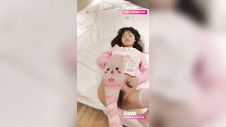 Em gái mới lớn cho anh rể địt thay chị gái đang mang bầu