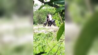 Đứng quay lén Vk đi lẻ với trai mà nứng cặc hơn đụ Vk