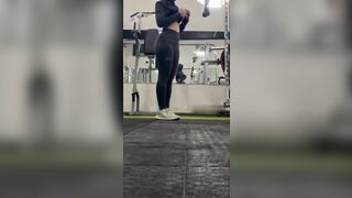 ĐỊT BÉ GYMER DÂM NGAY TẠI PHÒNG GYM