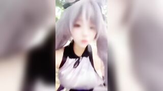 Gái xinh ra công viên đái bây lồn non múp