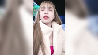 Đang đi ăn em râu vào nhà vệ sinh thủ dâm vú to lồn múp dâm đãng