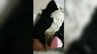 Quần thì lột sẵn mà cứ giả sờ ngại ngại che che