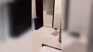 Vừa địt vừa mở cửa để thoả cảm giác sợ bị phát hiện