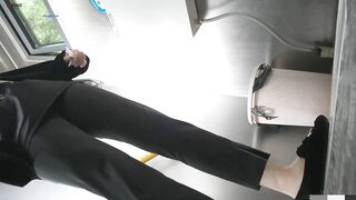 Cam kín quay lén các em teen TQ xinh đẹp đi đái trong nhà vệ sinh công cộng #16