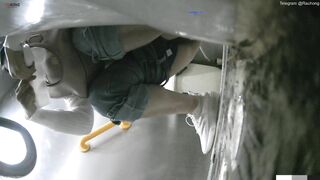 Cam kín quay lén các em teen TQ xinh đẹp đi đái trong nhà vệ sinh công cộng #25