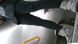 Cam kín quay lén các em teen TQ xinh đẹp đi đái trong nhà vệ sinh công cộng #31