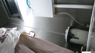 Cam kín quay lén các em teen TQ xinh đẹp đi đái trong nhà vệ sinh công cộng #33