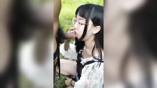 GẶP BÉ NÀY ĐI HỌC VỀ GIỮA ĐỒNG NHỜ BÉ BÚ CU GIÚP