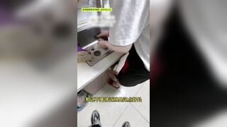 Thầy giáo sang nhà dạy kèm cho e hs rồi xún bếp địt mẹ e còn bắn tinh vào đồ ăn