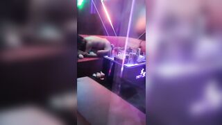 Quay lén anh khách đè đụ nhân viên karaoke