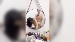 chịch em ghệ sinh viên trước gương mặt em phê nhìn nứng cặc quá