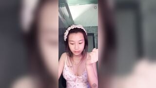 Bé Nì2k9 tập tành live app bên MMlive,mới lớn mà phát triển thật hèn chi đi bán quạt